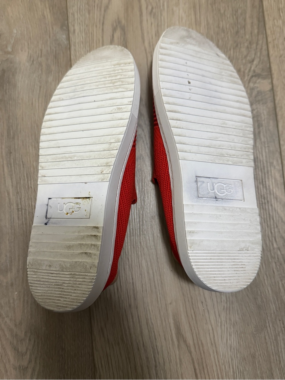 UGG Women's Alameda Sammy Sneaker Red Pepper Sz. 8.5 Slip-On - Picture 7 of 7
